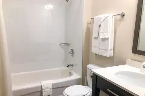 1 Queen Bed, Upper Floor