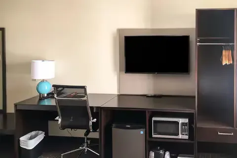 1 Queen Bed, Upper Floor