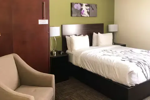 1 Queen Bed, Upper Floor