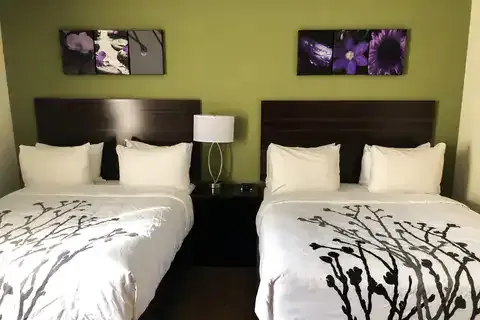 2 Queen Beds